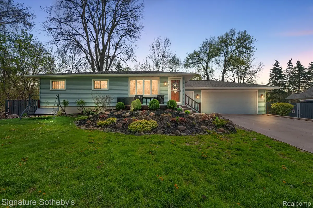 2721 Midvale Drive, Rochester Hills, MI 48309 - #1