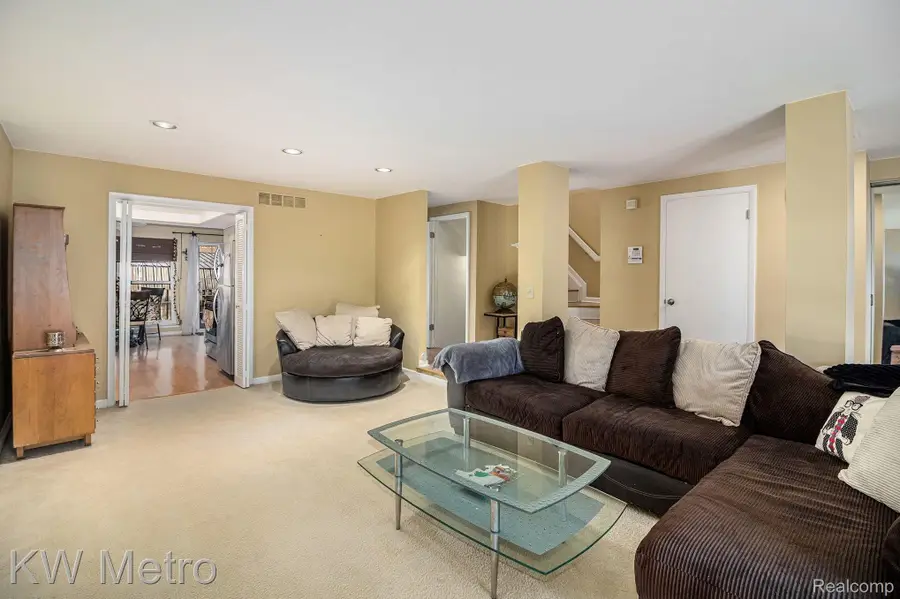 25062 Oakbrooke Drive, Southfield, MI 48033 - #3