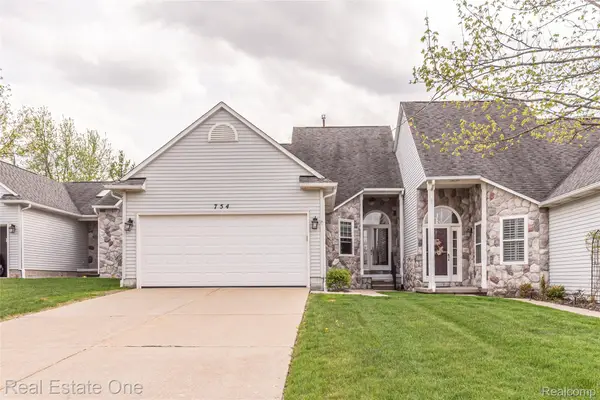 754 Challenging Trail, SouthLyon, MI 48178