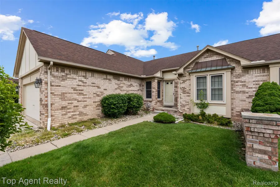 42618 Cassin Way, Clinton Township, MI 48038 - #2