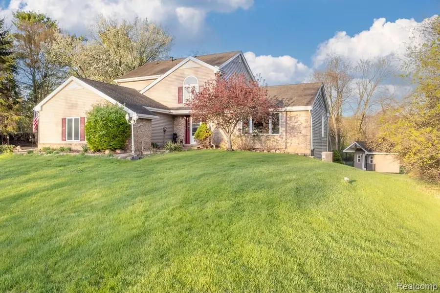 1160 S Garner Road, Milford, MI 48380 - #2
