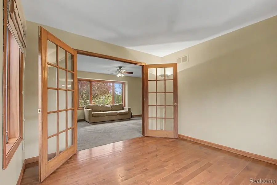 1160 S Garner Road, Milford, MI 48380 - #3