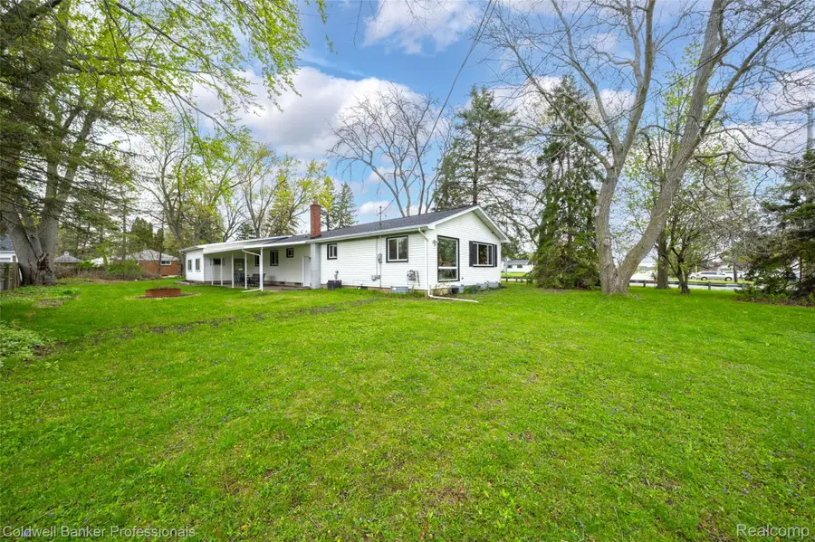 3500 S Elms Road S, Swartz Creek, MI 48473 - #2