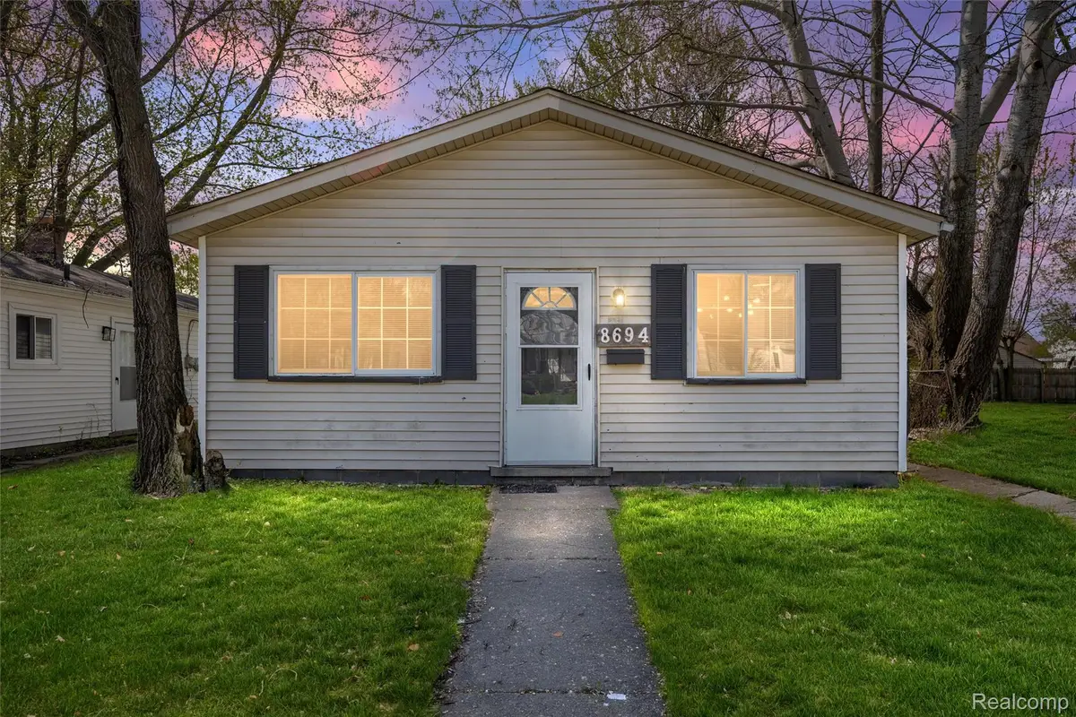 8694 Maxwell Avenue, Warren, MI 48089 - #1