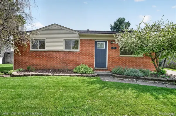307 University Avenue, SouthLyon, MI 48178