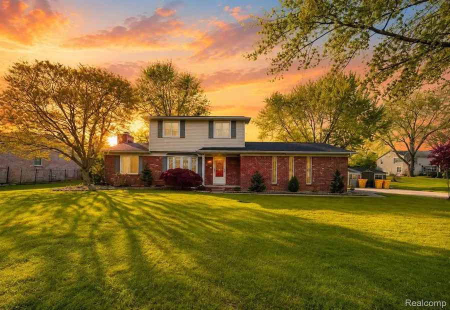 9739 Waterway Drive N, Grosse Ile, MI 48138 - #2