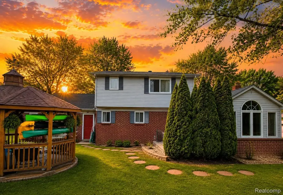 9739 Waterway Drive N, Grosse Ile, MI 48138 - #3