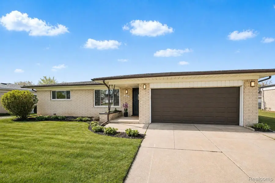 36299 Gregory Drive, Sterling Heights, MI 48312 - #2