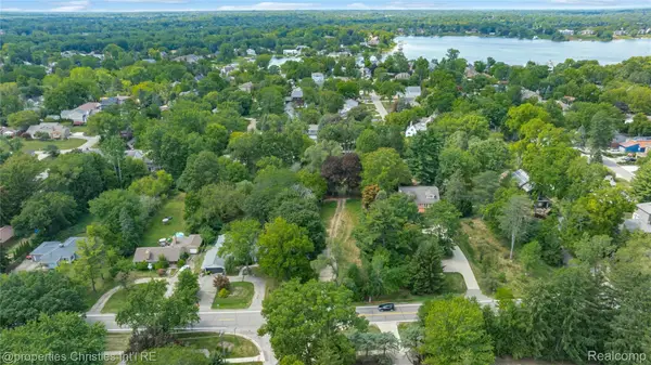 5620 Inkster Road, WestBloomfield, MI 48323