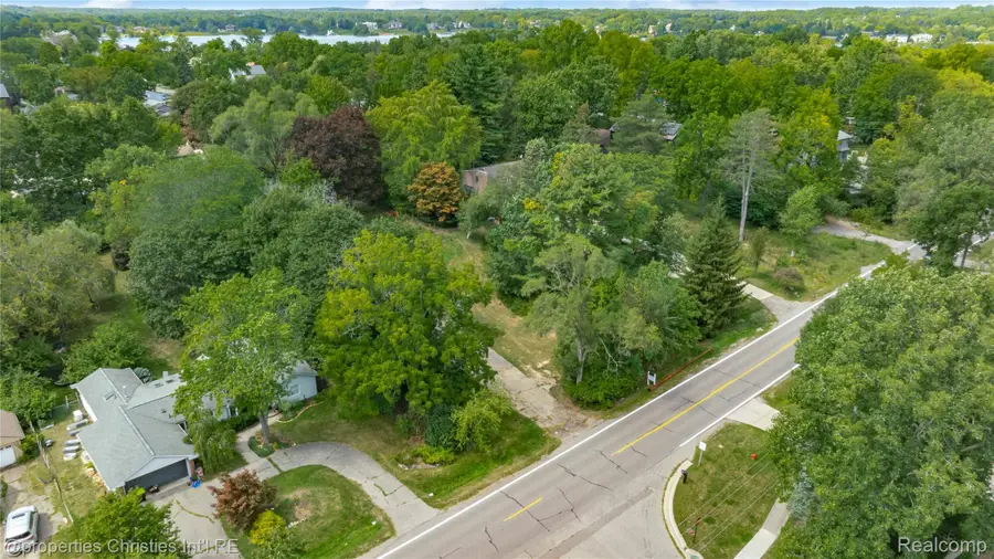 5620 Inkster Road, West Bloomfield, MI 48323 - #2
