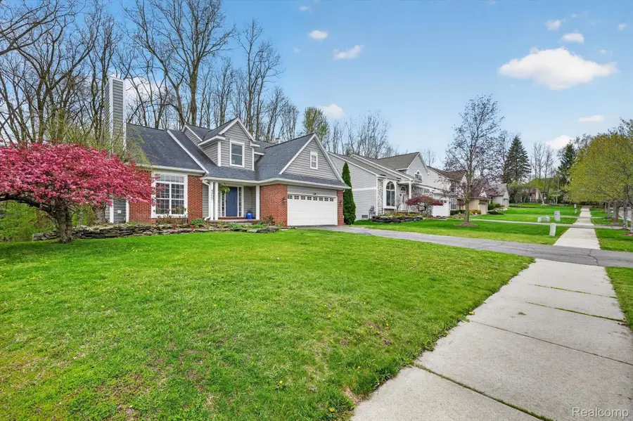 4450 Commerce Woods Drive, Commerce Township, MI 48382 - #2