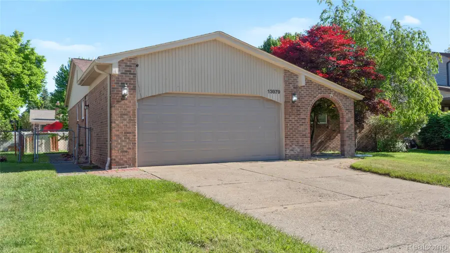 13979 Biscayne Drive, Sterling Heights, MI 48313 - #3