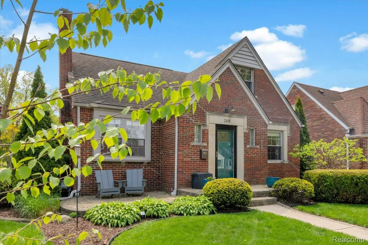 2101 Lochmoor Boulevard, Harper Woods, MI 48236 - #1