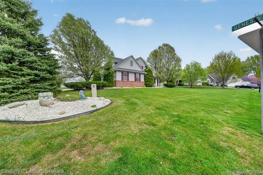 5265 Genesee Oaks Court, Grand Blanc, MI 48439 - #2
