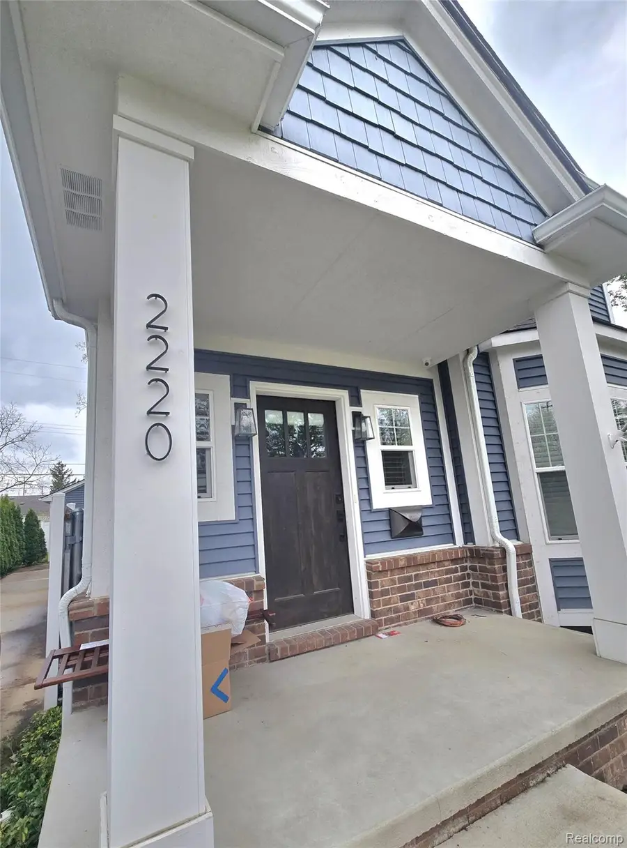 2220 Barrett Avenue, Royal Oak, MI 48067 - #2