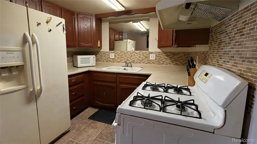 25106 Franklin Terrace #6, South Lyon, MI 48178 - #3