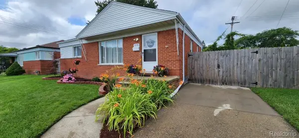 19156 Ash Avenue, Eastpointe, MI 48021