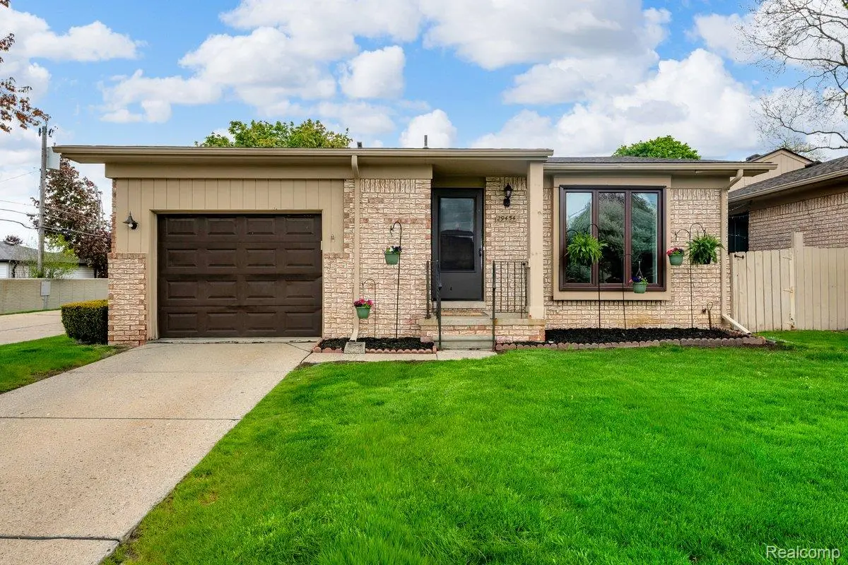 29454 Scarborough Drive, Warren, MI 48088 - #1