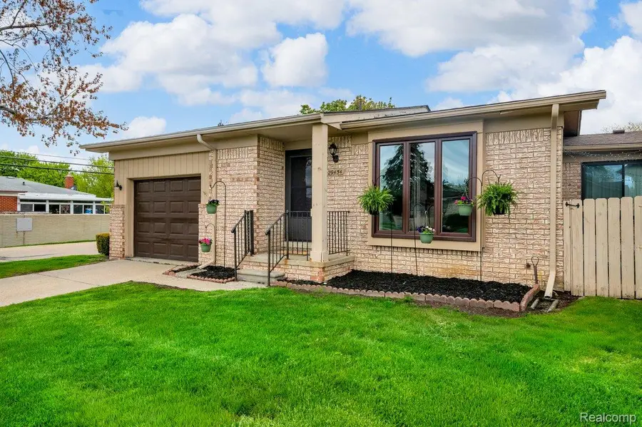 29454 Scarborough Drive, Warren, MI 48088 - #2