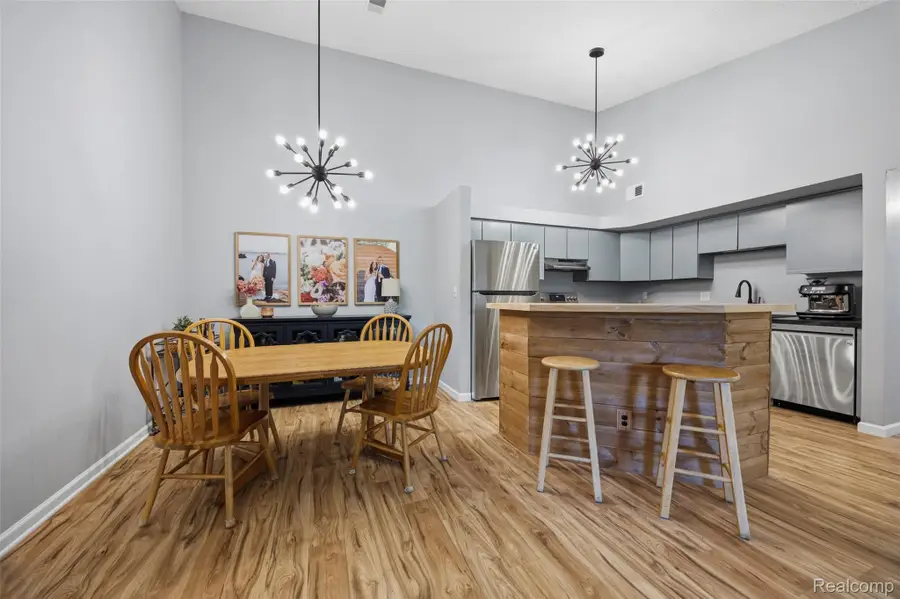19145 Surrey Lane, Northville, MI 48167 - #3