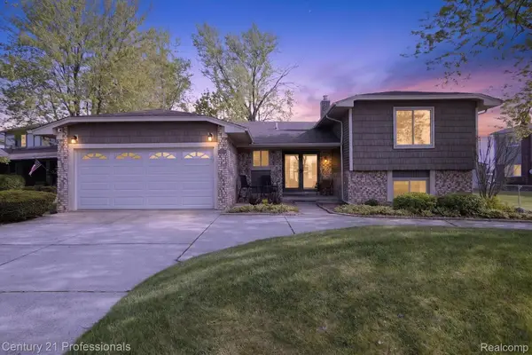 45560 Edgewood Court, Canton, MI 48187