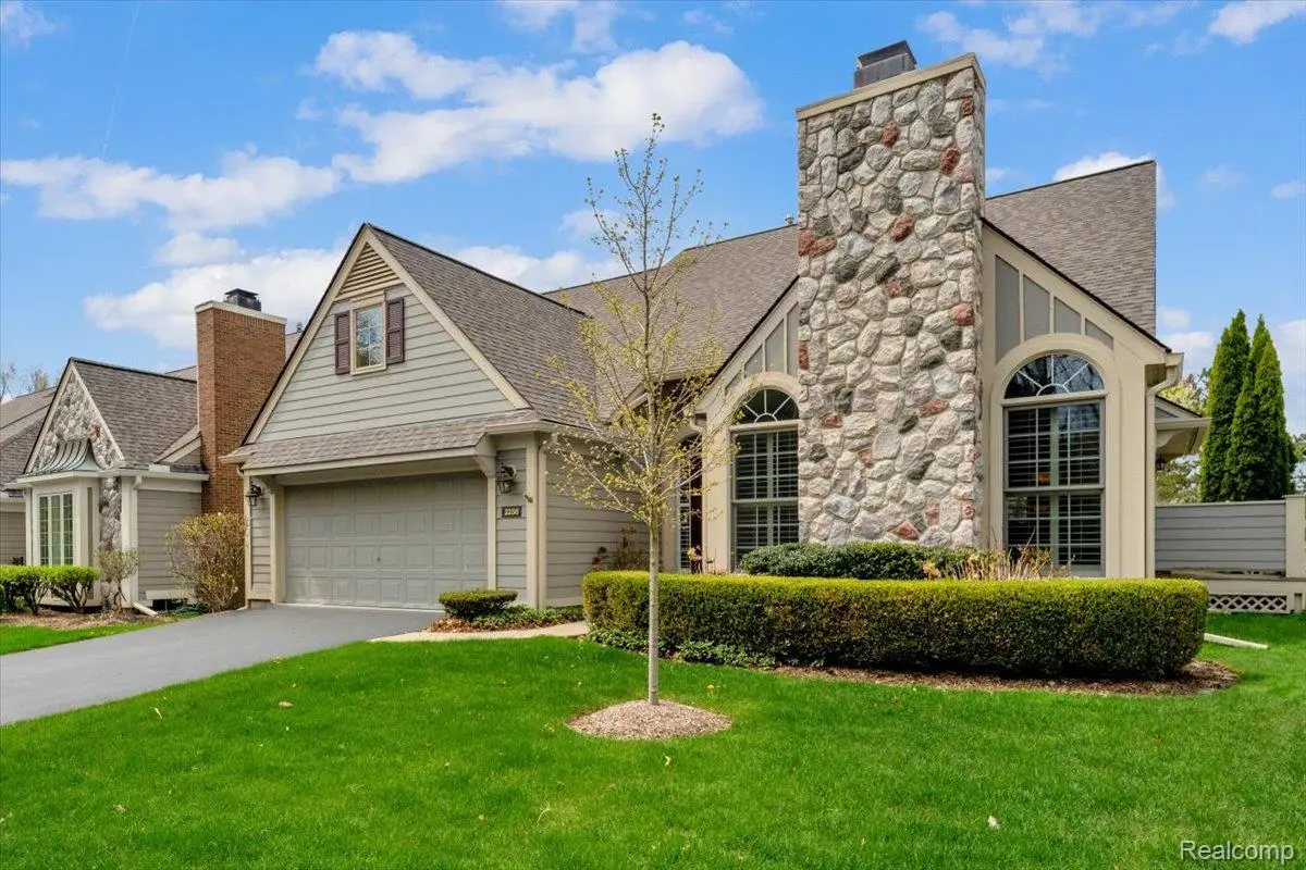 2256 Sudbury Way, Bloomfield, MI 48304 - #1