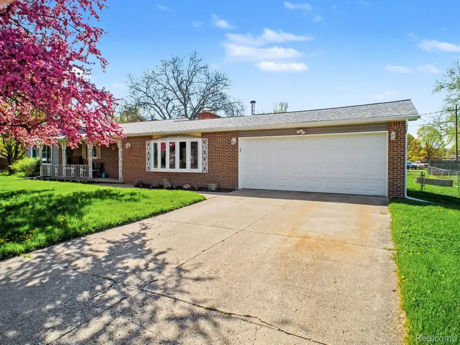 4488 Thorntree Drive, Burton, MI 48509 - #2