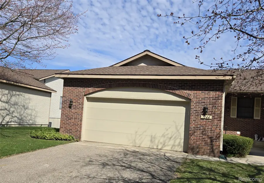 7044 Springtree Lane Sw, Cutlerville, MI 49548 - #3