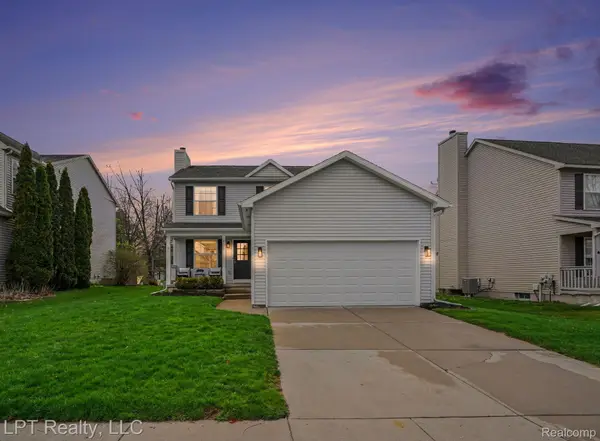 406 Mill Pond Drive, Fenton, MI 48430