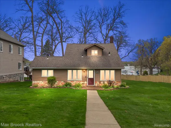 3650 Covert Road, Waterford, MI 48328