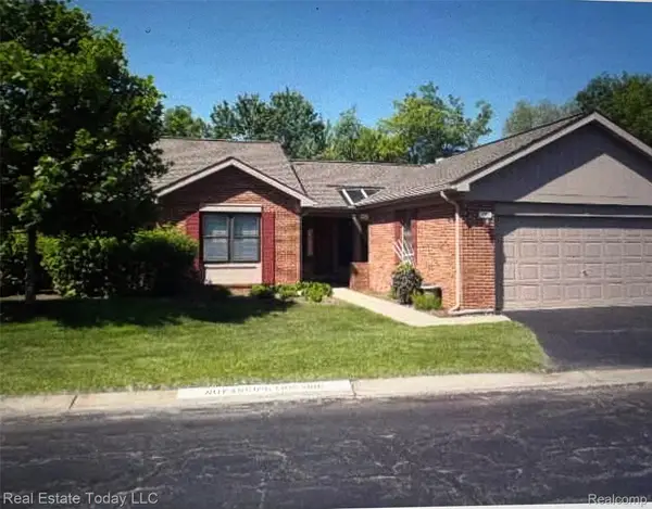 7283 Huntcliff #57, WestBloomfield, MI 48322