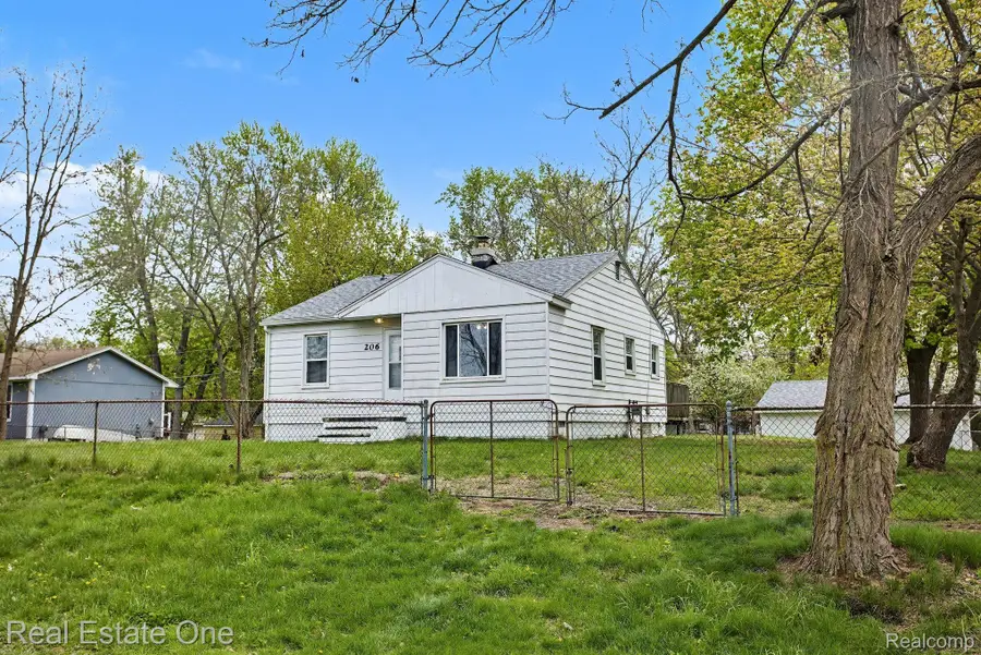 206 Steadfield Street, Commerce Township, MI 48382 - #2