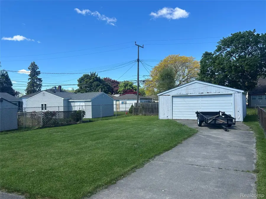 25601 Rose Street, Roseville, MI 48066 - #2