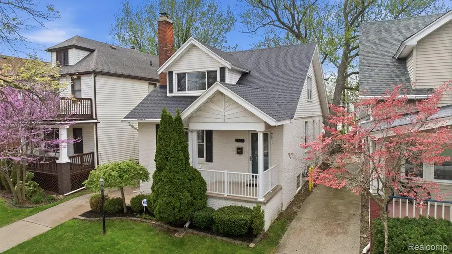 1373 Beaconsfield Avenue, Grosse Pointe Park, MI 48230 - #2