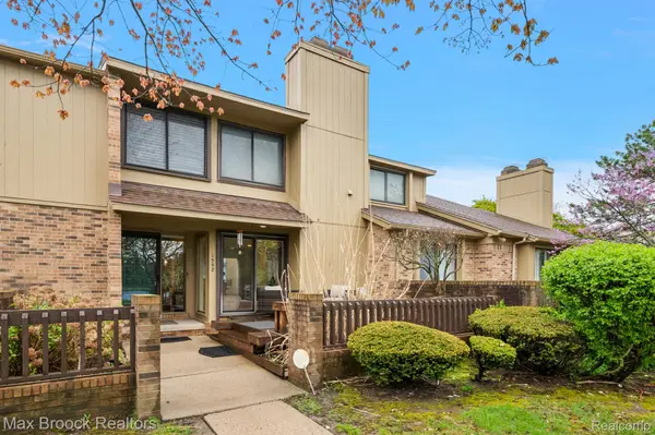 1592 S Hill Circle, BloomfieldHills, MI 48304