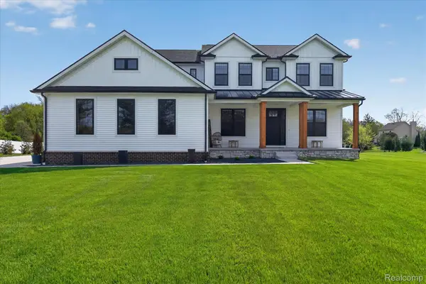 27598 Green Valley Drive, NewHudson, MI 48165