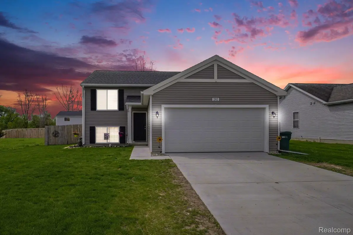 202 Creek Pointe Circle, Durand, MI 48429 - #1