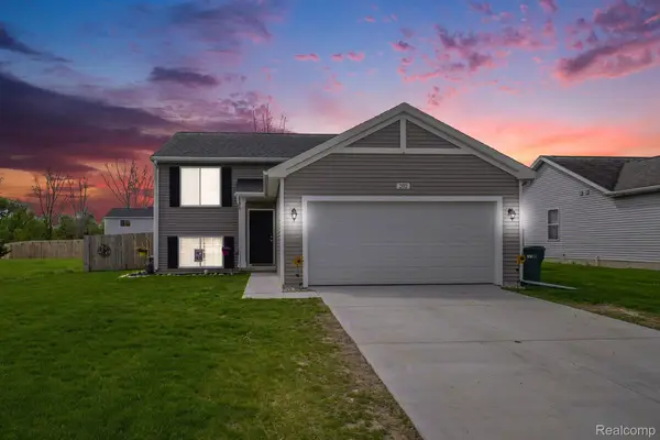 202 Creek Pointe Circle, Durand, MI 48429