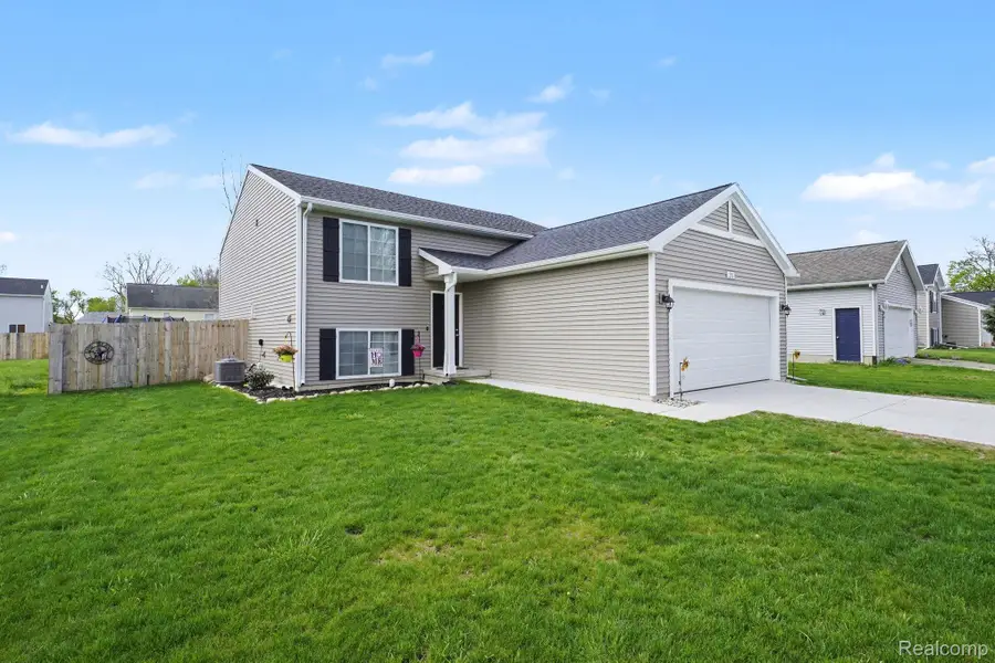 202 Creek Pointe Circle, Durand, MI 48429 - #3