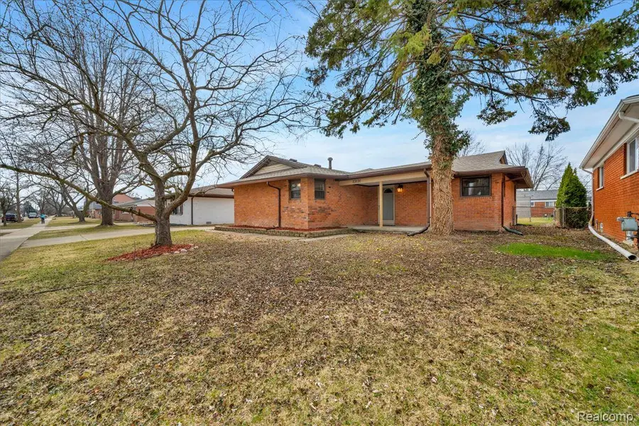 23030 Edgewater Street, Saint Clair Shores, MI 48082 - #2