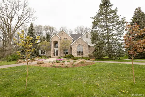 30425 Ridge Court, NewHudson, MI 48165