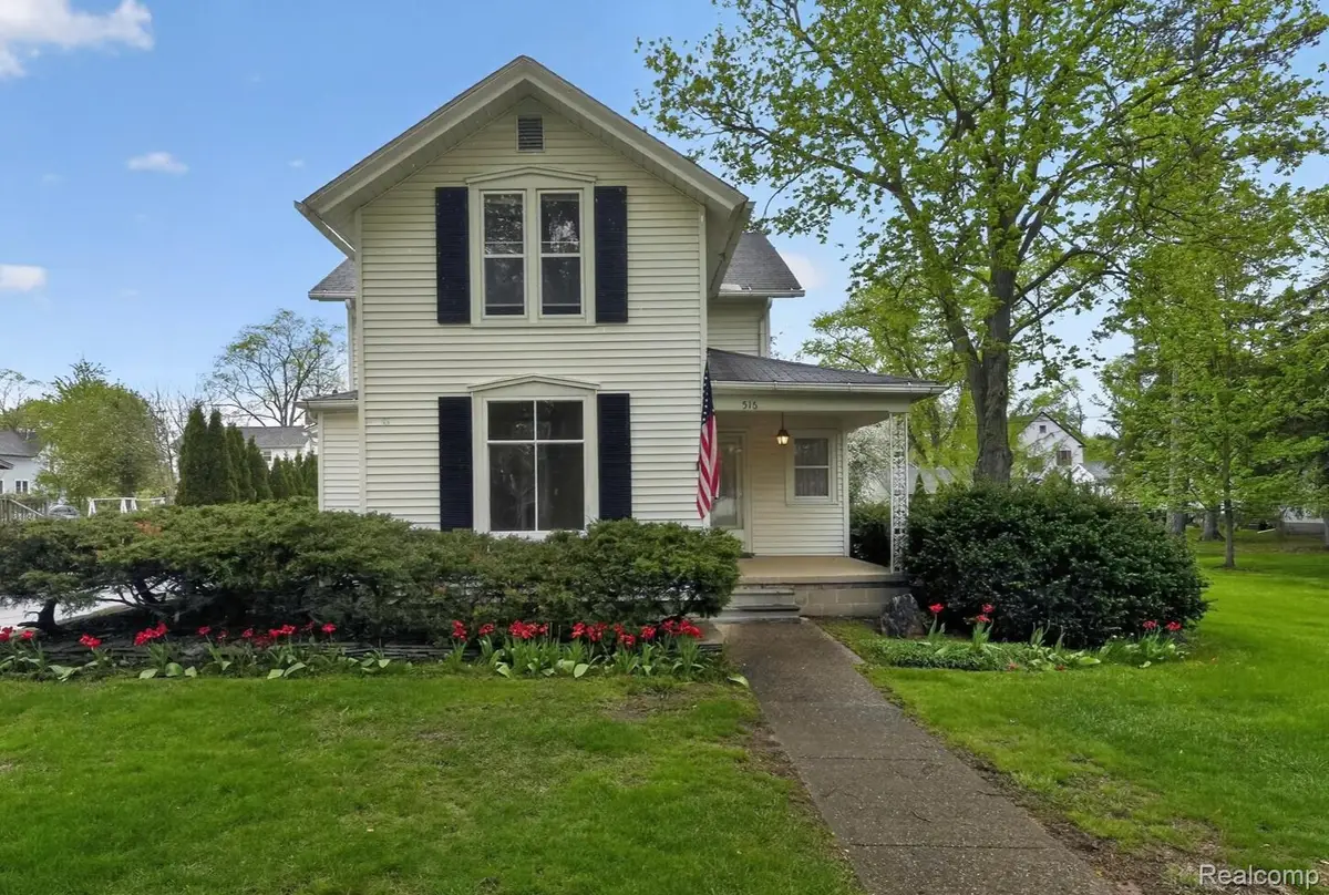 516 W Washington Street, Howell, MI 48843 - #1