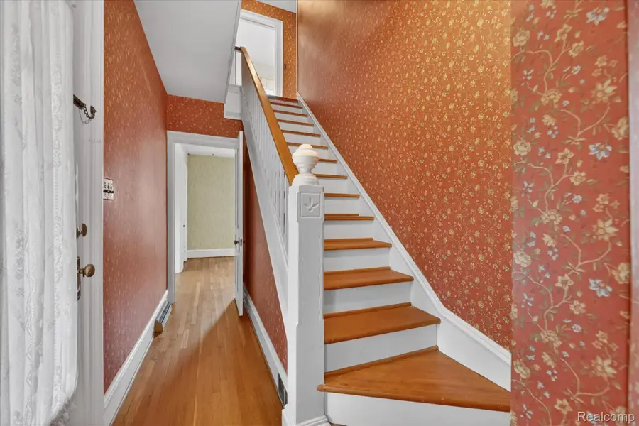 516 W Washington Street, Howell, MI 48843 - #2