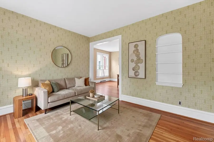 516 W Washington Street, Howell, MI 48843 - #3