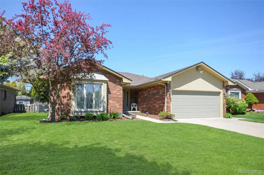 35535 Collingwood Drive, Sterling Heights, MI 48312 - #2
