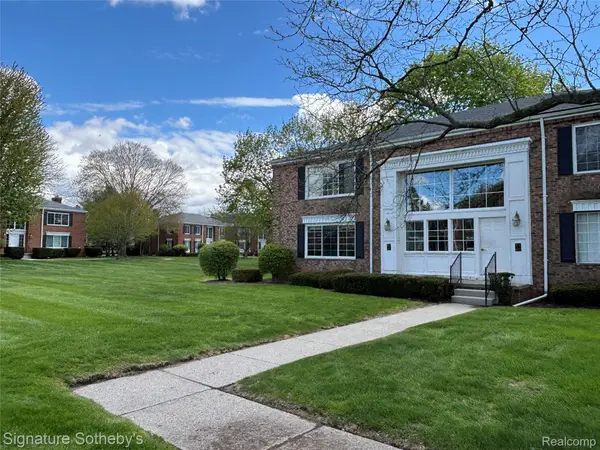 689 E Fox Hills Drive #65, BloomfieldHills, MI 48304