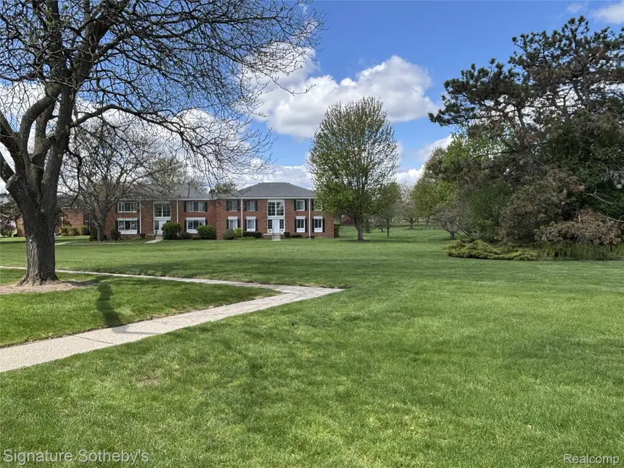 689 E Fox Hills Drive #65, Bloomfield, MI 48304 - #3