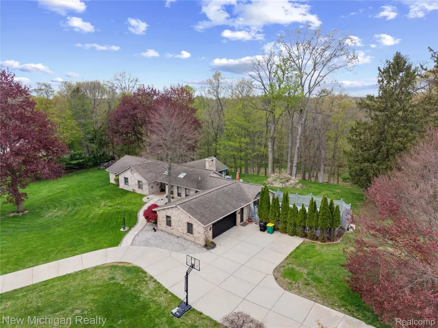33733 Braebury Ridge, Farmington Hills, MI 48331 - #3