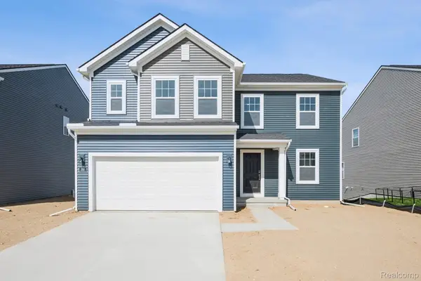 391 Edge Brook Drive W, Holly, MI 48442