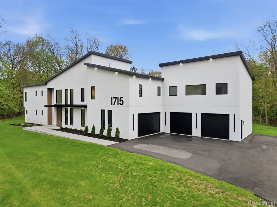 1715 Lone Pine Road, Bloomfield, MI 48302 - #3